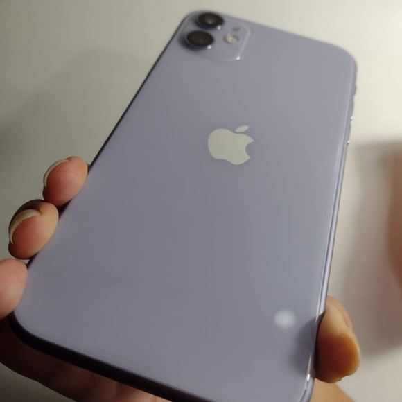 Iphone 11 64GB - Picture 2 of 4